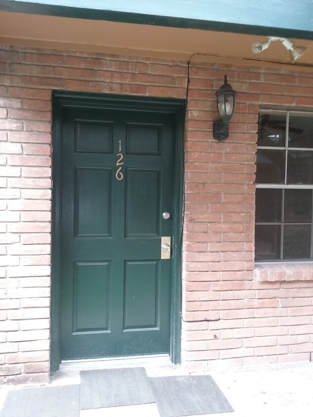 Primary Photo - 3030 Edenborn Ave