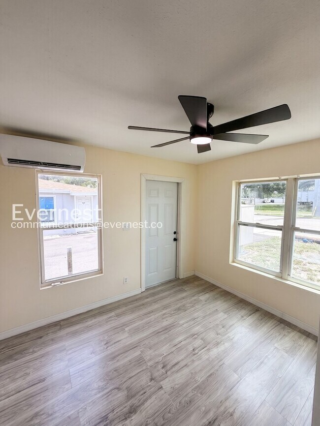 Foto del edificio - 5680 28th St N