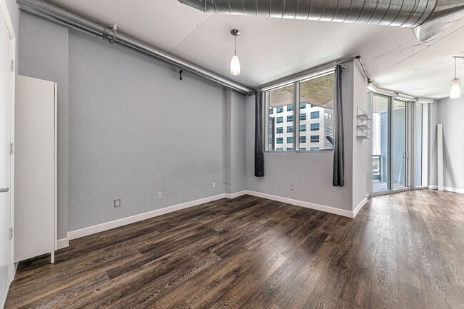 Building Photo - 690 SW 1st Ct