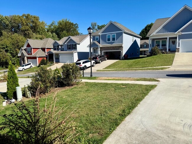 Foto del edificio - Spacious 3 Bedroom, 3.5bath in central Joh...