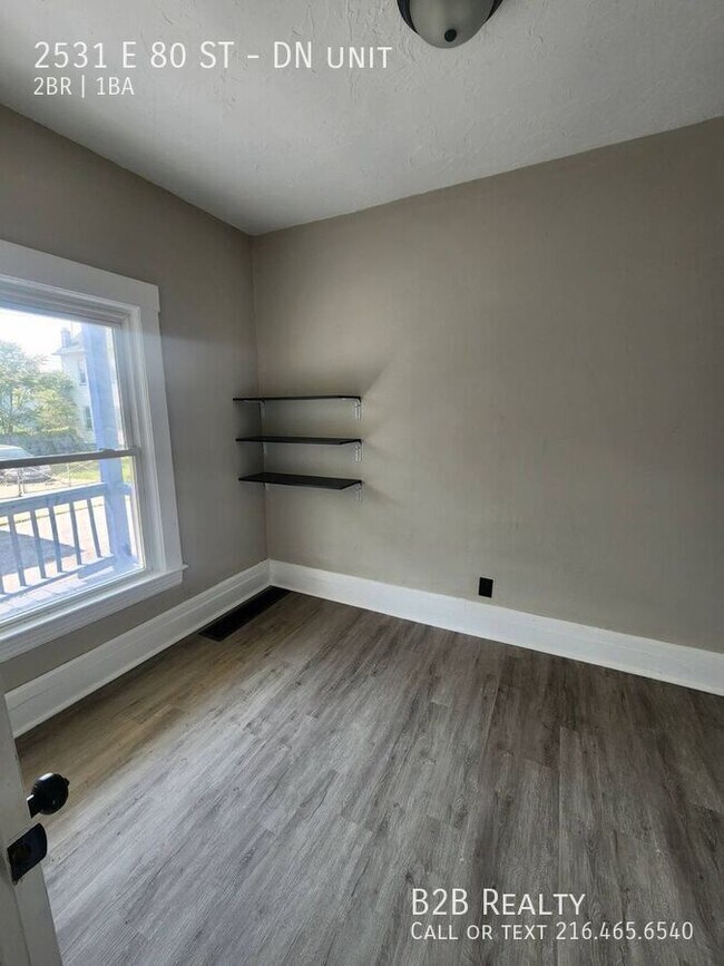 Foto del edificio - 2531 E 80th St
