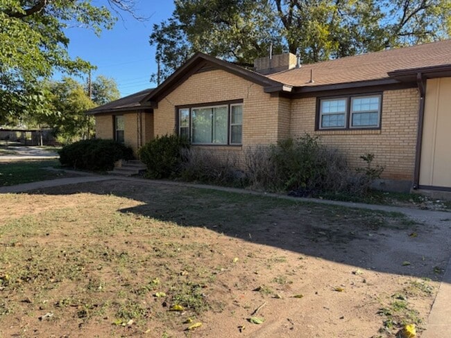 Building Photo - 2125 Cedar Crest Dr