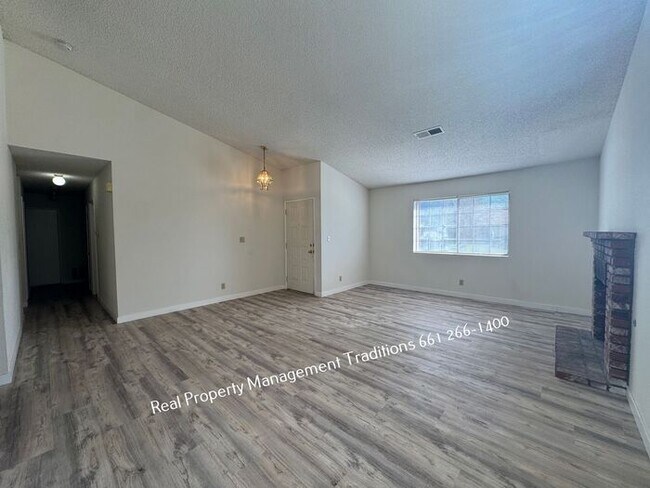 Foto del edificio - Great 4 + 2 in Rosamond!