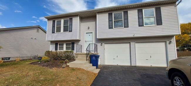 Front - 4940 Hidden View Ct