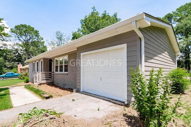 Building Photo - 804 Tarpon Dr NE