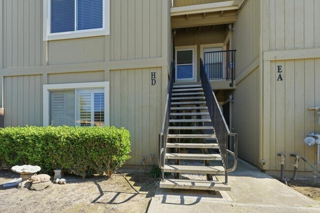Building Photo - 426 Cherry Ln