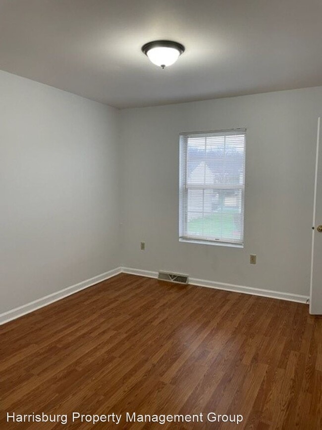 Building Photo - 3 br, 1.5 bath House - 1110 Meily St