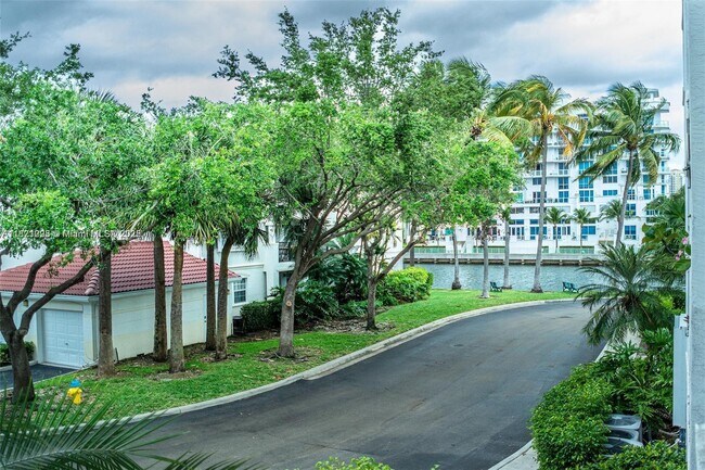 Foto del edificio - 3215 NE 184th St