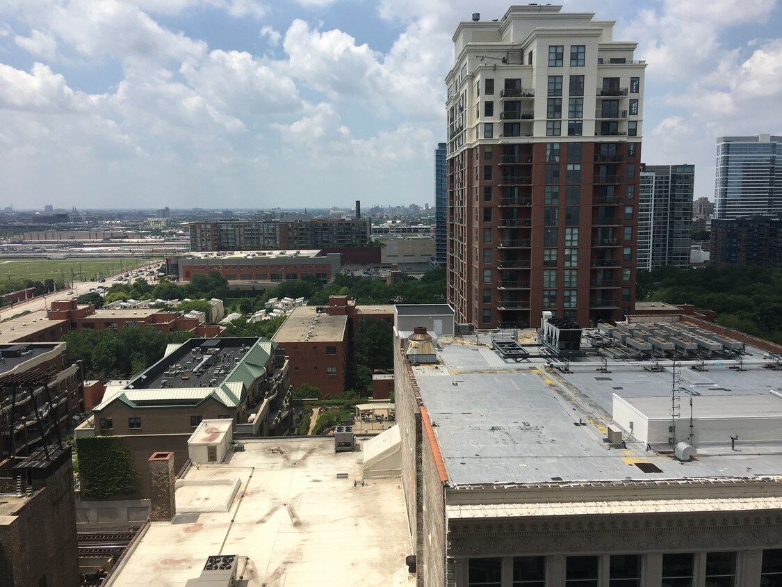 Primary Photo - 1111 S Wabash Ave