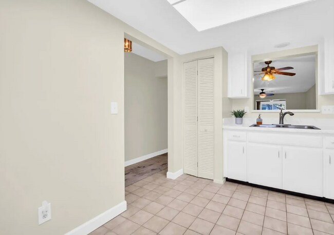 Foto del edificio - MUST BE 55+ TO RENT THIS CONDO