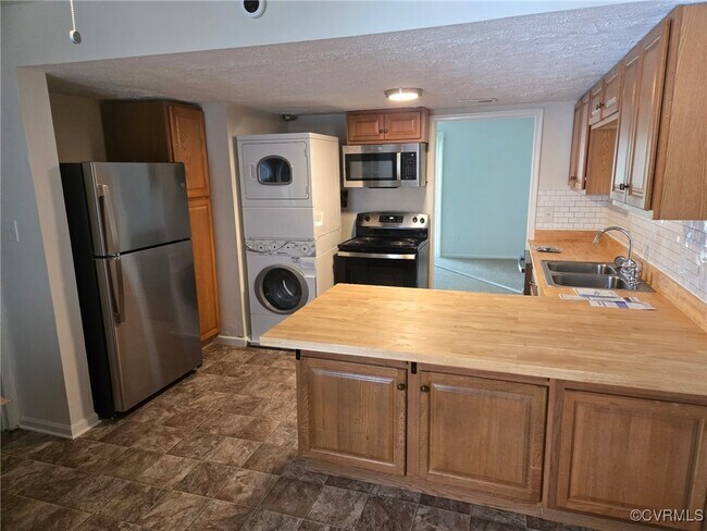 Building Photo - 1510 Americana Dr
