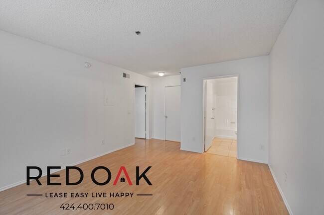 Foto del edificio - ~1 Month FREE~ Spacious, Welcoming Two Bed...