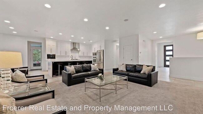 Foto del edificio - 5 br, 4.5 bath House - 2542 S 100 E