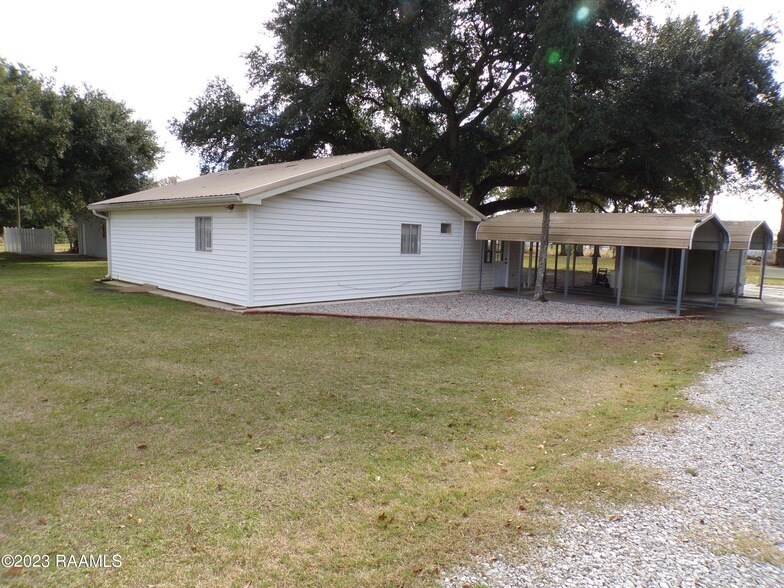 Foto principal - 212 Thoroughbred Dr
