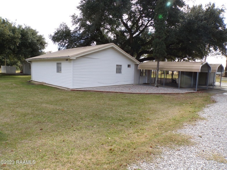 Primary Photo - 212 Thoroughbred Dr