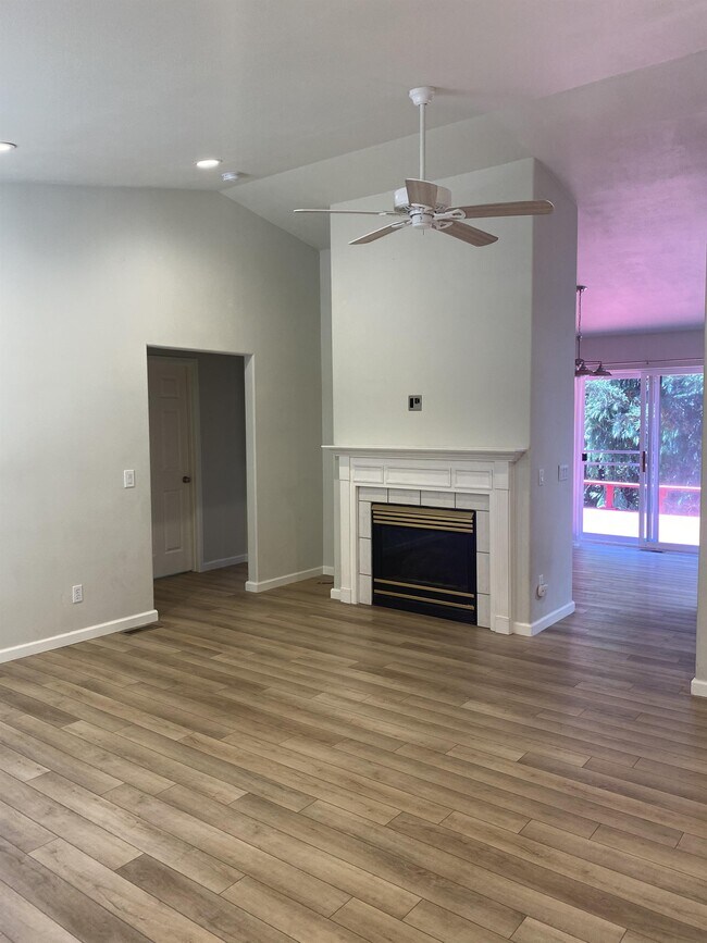 Building Photo - 1503 9th Ave Ct