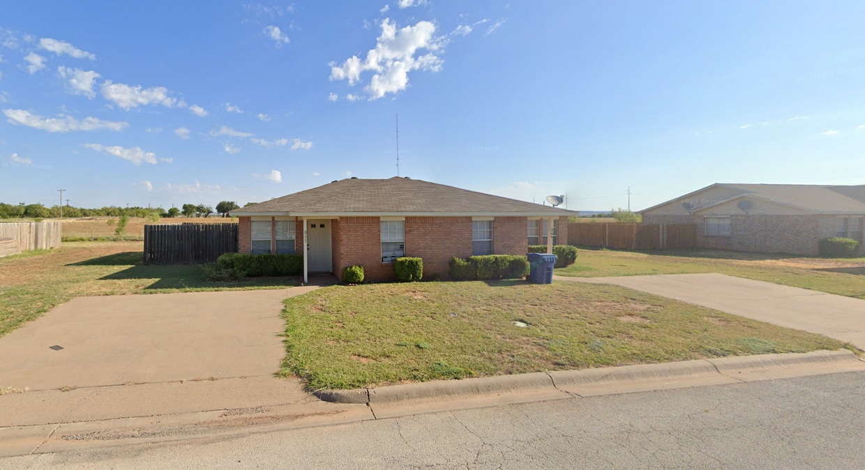 Primary Photo - 311 Bluebonnet Dr