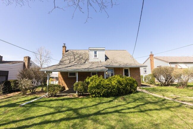 Building Photo - 1316 E Highland St