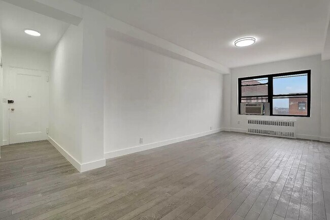 Foto del edificio - 99-05 63rd Dr