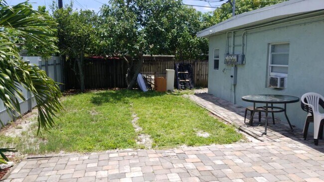 Building Photo - 806 1/2 Bunker Rd., Apt. A, WPB, FL 33405