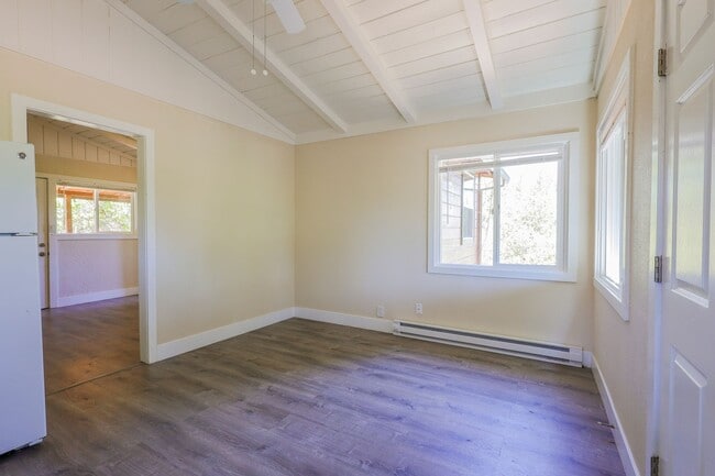 Building Photo - 071-02