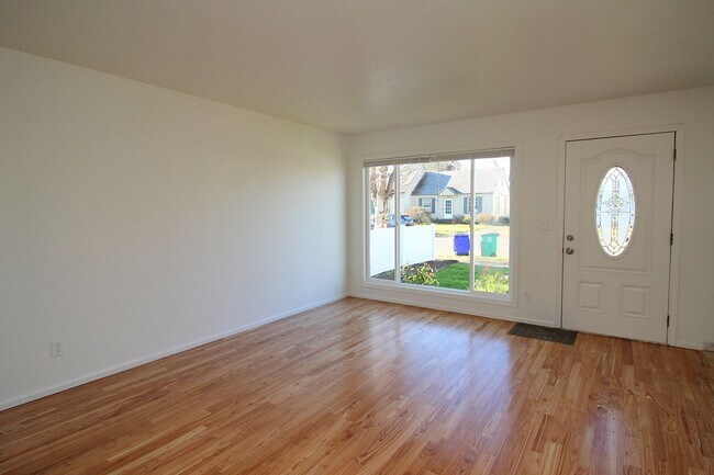 Building Photo - 4736 SE 99th Ave