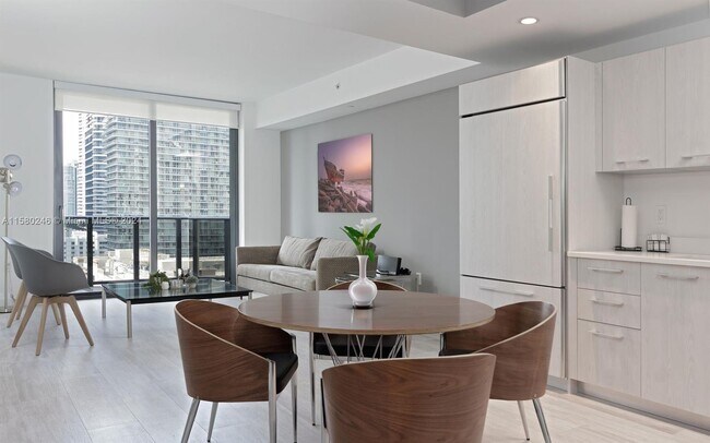 Foto del edificio - 45 SW 9th St