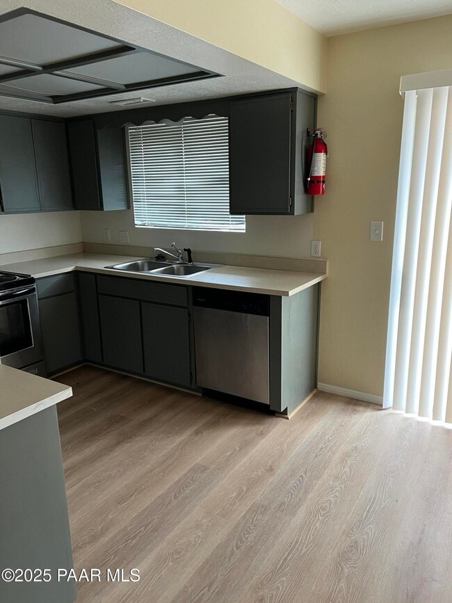 Foto del edificio - 8860 E Yavapai Rd