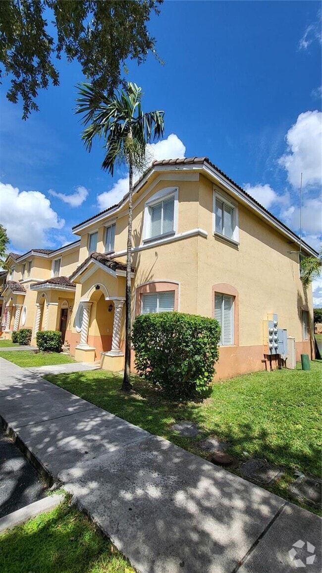 Building Photo - 2841 SE 15th Rd