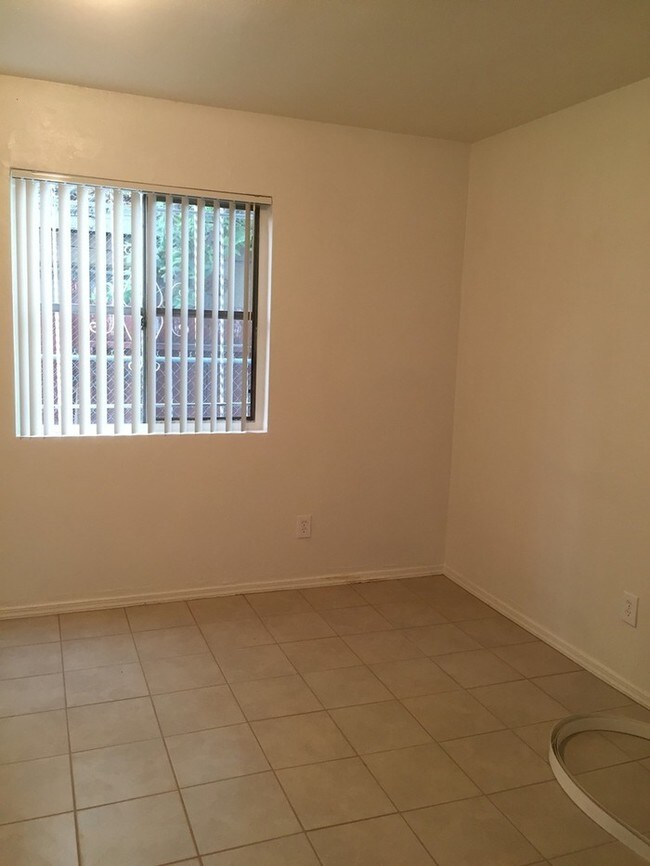 Building Photo - Nice 2br 1ba Downstairs Apartment