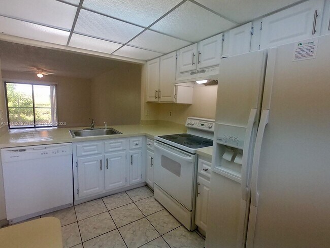 Foto del edificio - 842 NE 209th St
