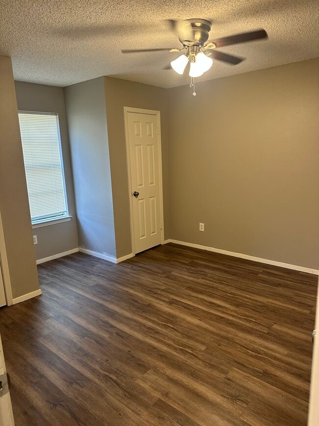 Building Photo - 810 Faircreek Ln