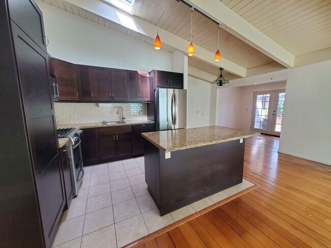 Foto del edificio - Kentfield 3x2 Flat + detached office, fron...