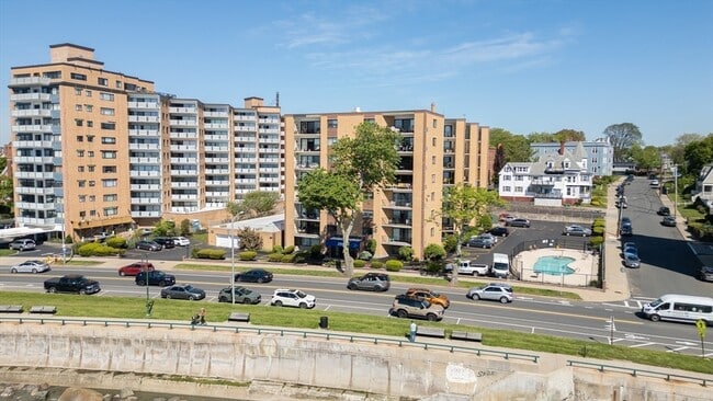 Foto del edificio - 295 Lynn Shore Dr