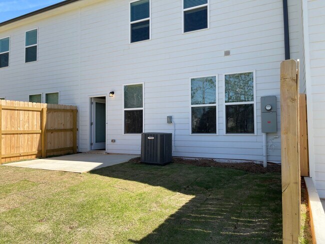 Foto del edificio - Charming 3BR/2.5BA Townhome in Opelika