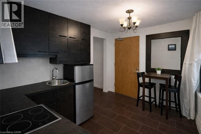 Photo du bâtiment - 237 James St N