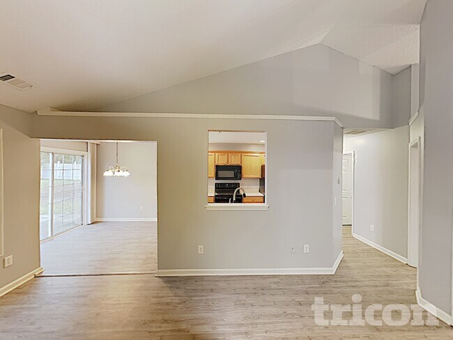 Building Photo - 62 Edith Ln