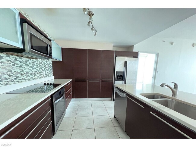 Foto del edificio - 2 br, 2.5 bath Condo - 1900 N Bayshore Dr ...
