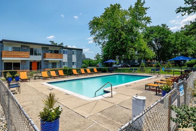 Arbor Haus community pool - Arbor Haus Apartments - Ann Arbor, MI
