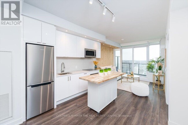 Building Photo - 1928 Lake Shore Blvd W