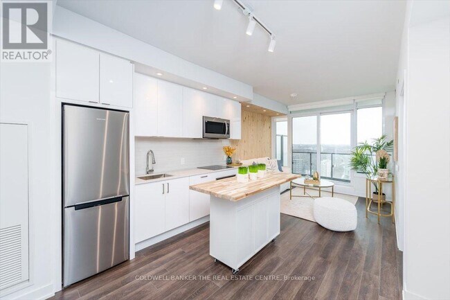 Photo du bâtiment - 1928 Lake Shore Blvd W