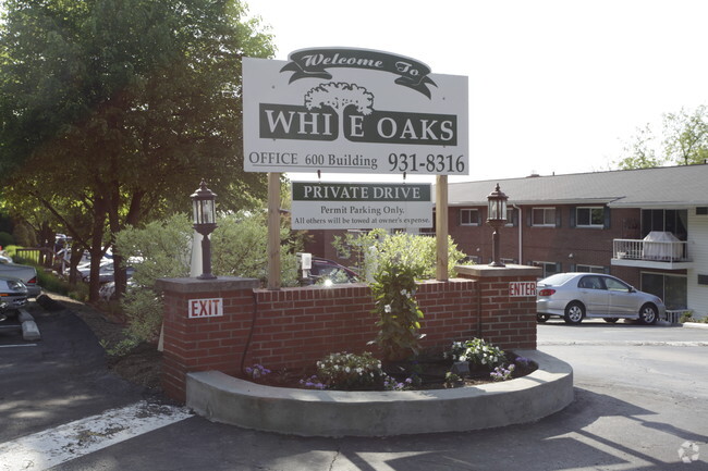 Building Photo - White Oaks