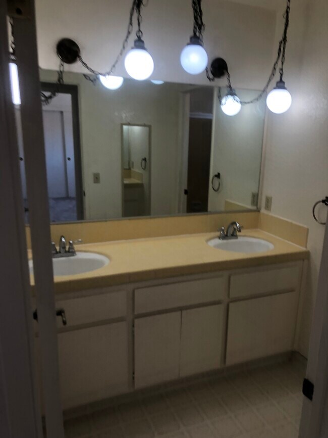 Baño 1 - 2029 W 182nd St