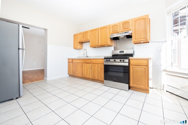 Building Photo - 525 E Main St