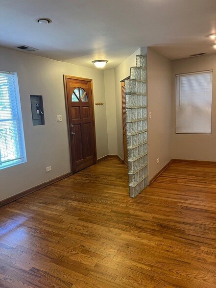Foto del edificio - 1535 N Leavitt St