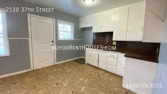 Building Photo - 2110 37th St