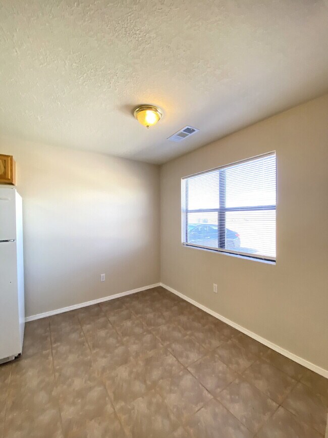 Building Photo - 2BR/1Bath - 4 Plex in Rio Rancho