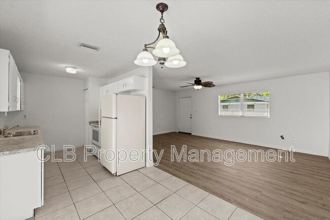 Building Photo - 305 Cavanah Dr