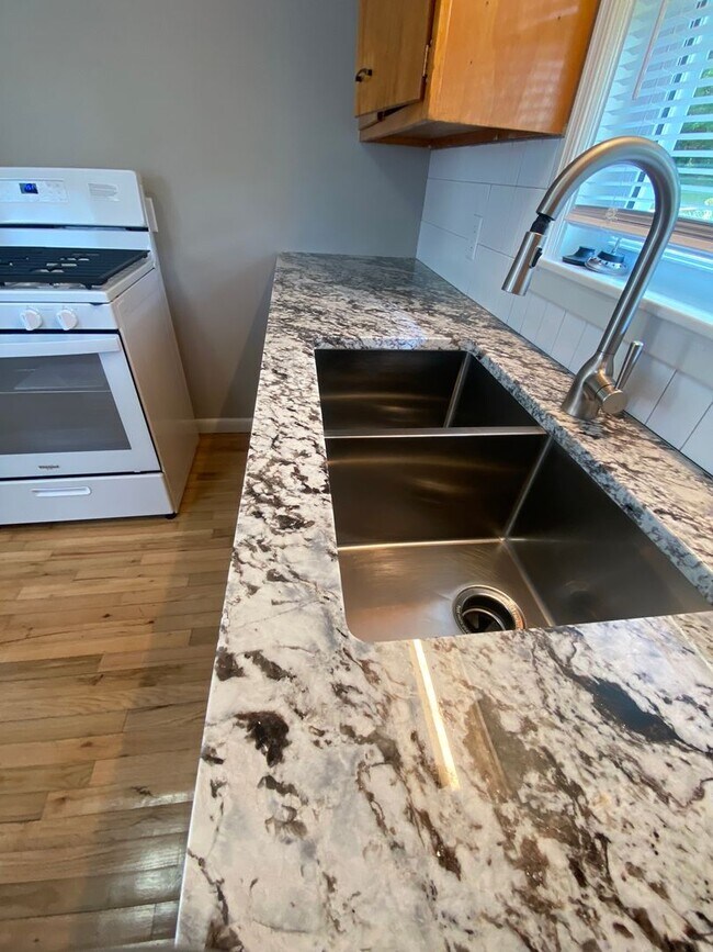 Building Photo - Convenient 2BR Rental Near Amenities: Your...