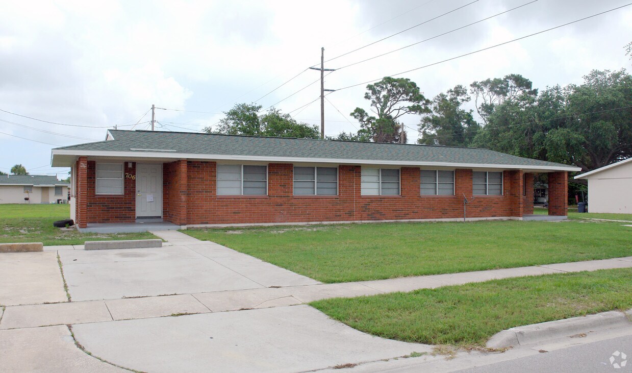 Foto principal - 702-704 Blake Ave